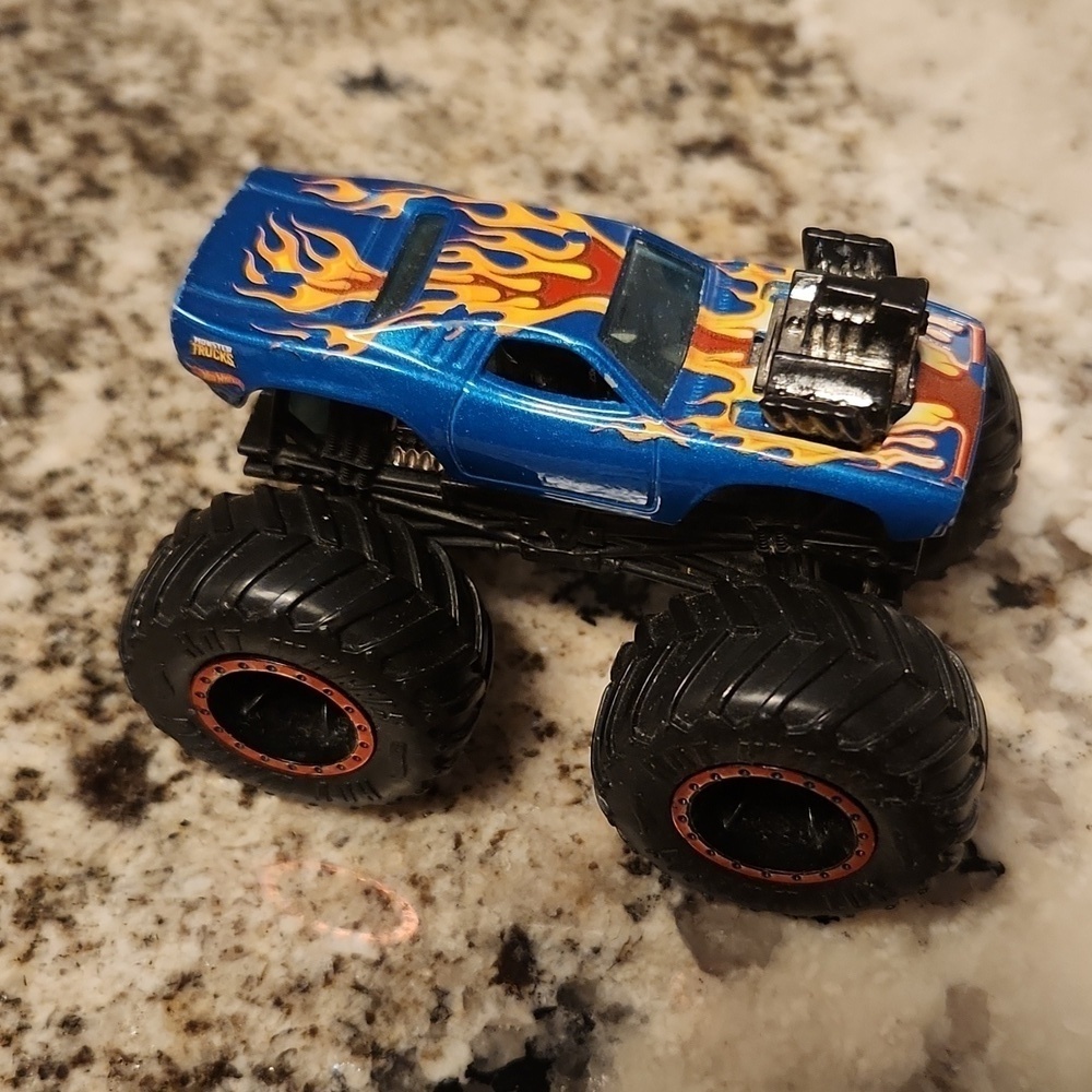 Hotwheels 4X4 monster truck car 1:64 scale
